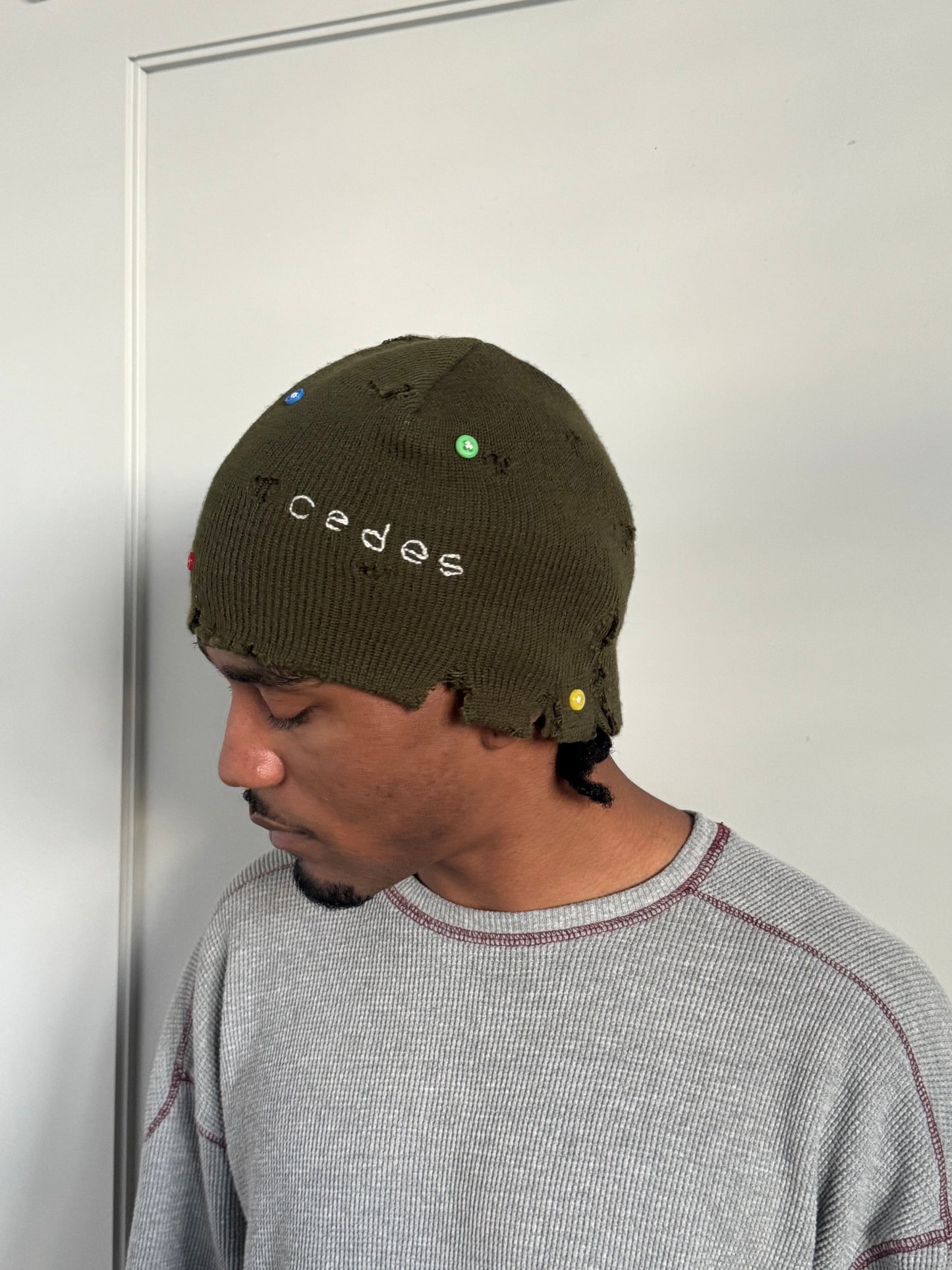 Distressed Cedes Beanie (olive)